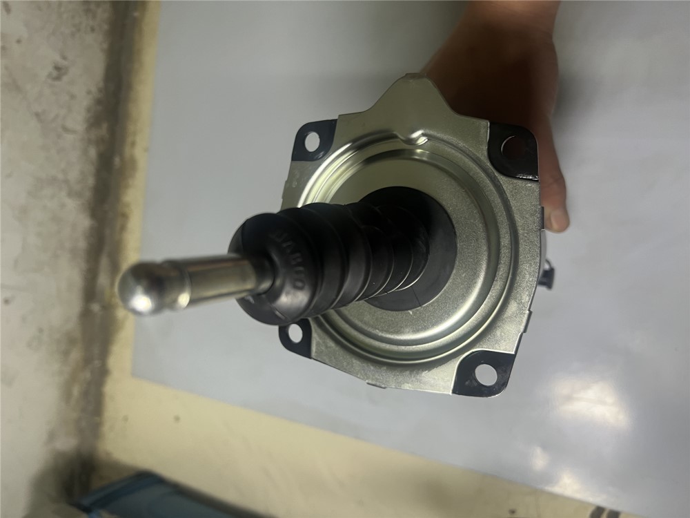 Yutong Bus Spare Parts Bus Clutch Slave Cylinder (Φ102, Φ25, With Push Rod) 1604-00868 9700516080