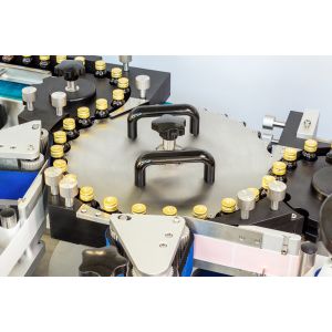 750pcs/min Three Point Positioning Round Bottle Labeling Machine