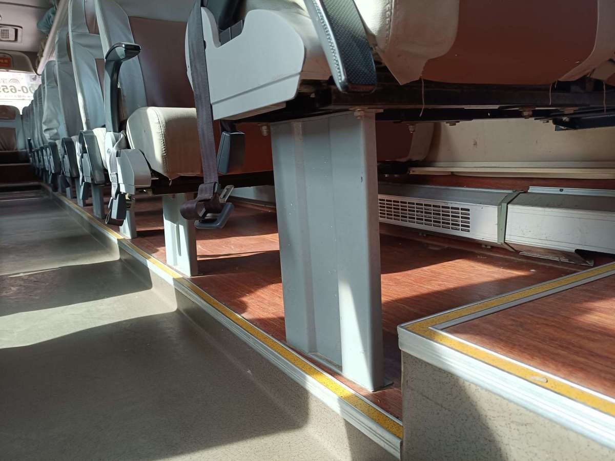 Second Hand Yutong Commuter Bus 51 Seats Used Passenger Transportation