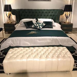 China Rolled Headboard Luxury Modern King Size Bedroom Sets 1.7x2.2mm Bed Lit Cama factory