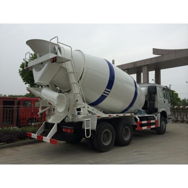 concrete truck 9.jpg