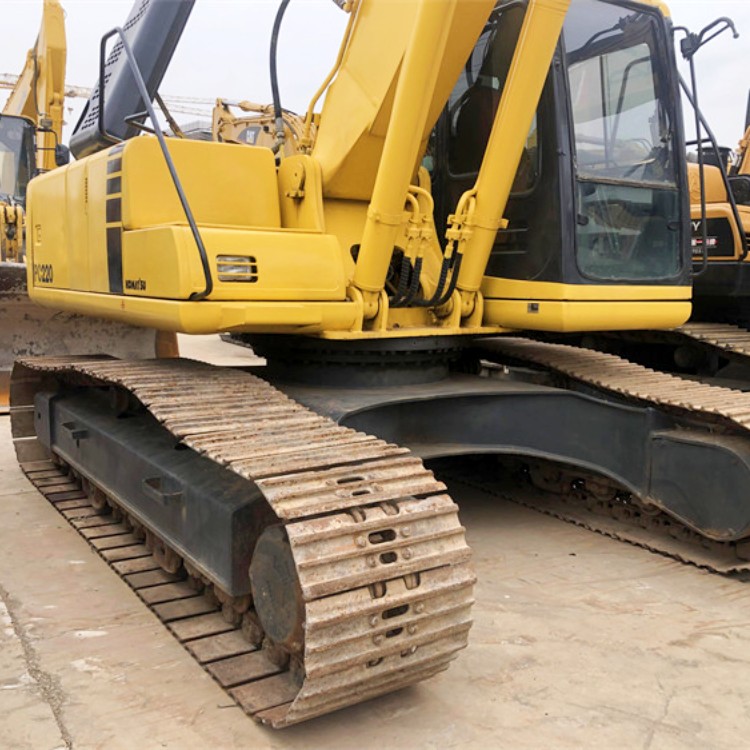 Komatsu PC 220-6 in Good Condition with Parts from Japan 2020 Model and 118 kW Power