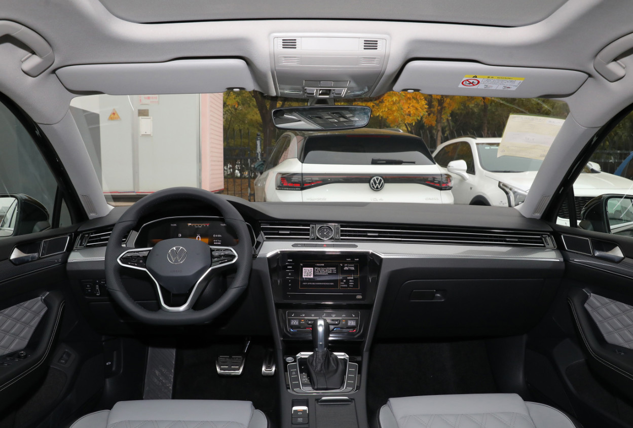 Volkswagen Magotan 2023 2 Million Commemorative Edition 330TSI DSG 4 Door 5 Seats Sedan Car