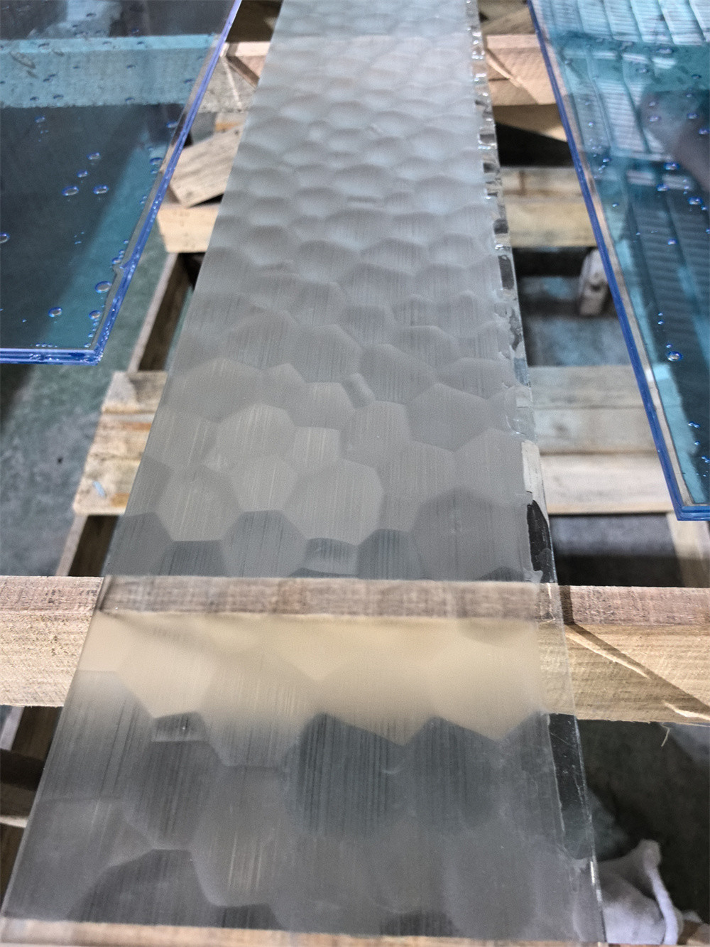 Water Cube Patterned Textured Partition Tempered Art Glass Low Iron Brushed Acid Etched Glass