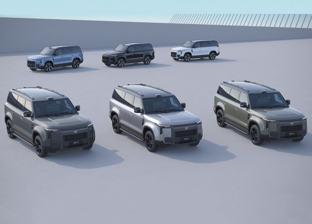 Plug In Extended Range Hybrid Vehicle Automobile Large SUV Four Wheel Drive