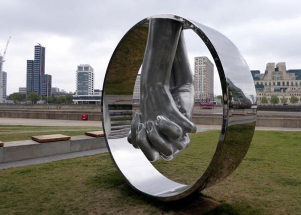Modern High Polished Human Hand Stainless Steel Sculpture Forging Finish For