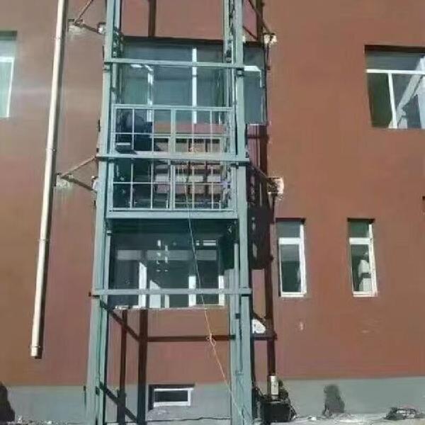 Safe Hydraulic Cargo Lift Elevator 0.05-0.2M/S Speed And 3-12 Meters Lifting