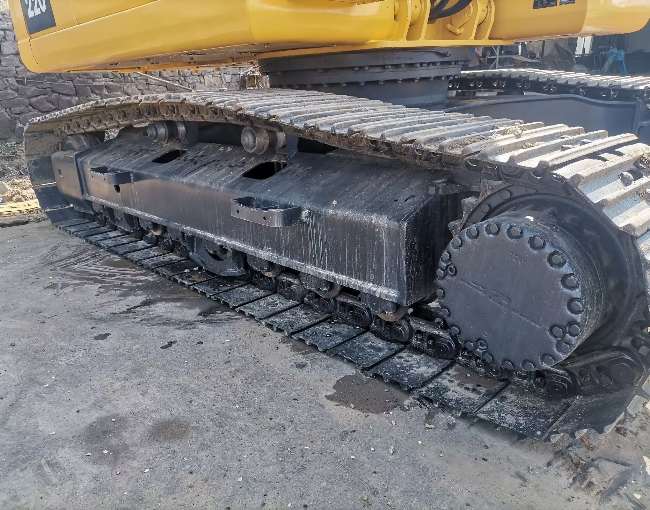 Komatsu PC220-8 Excavator Track