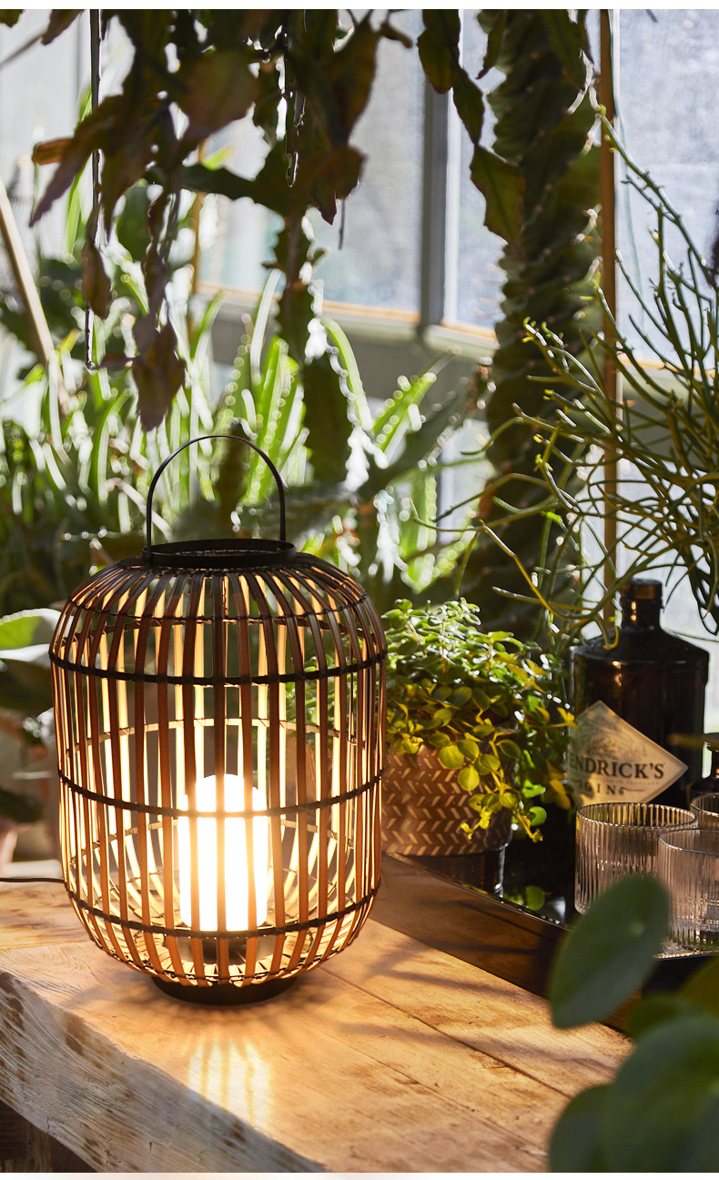 Decorative Rattan Outdoor Lantern , Woven Rattan Lamp 3500K For Atmosphere