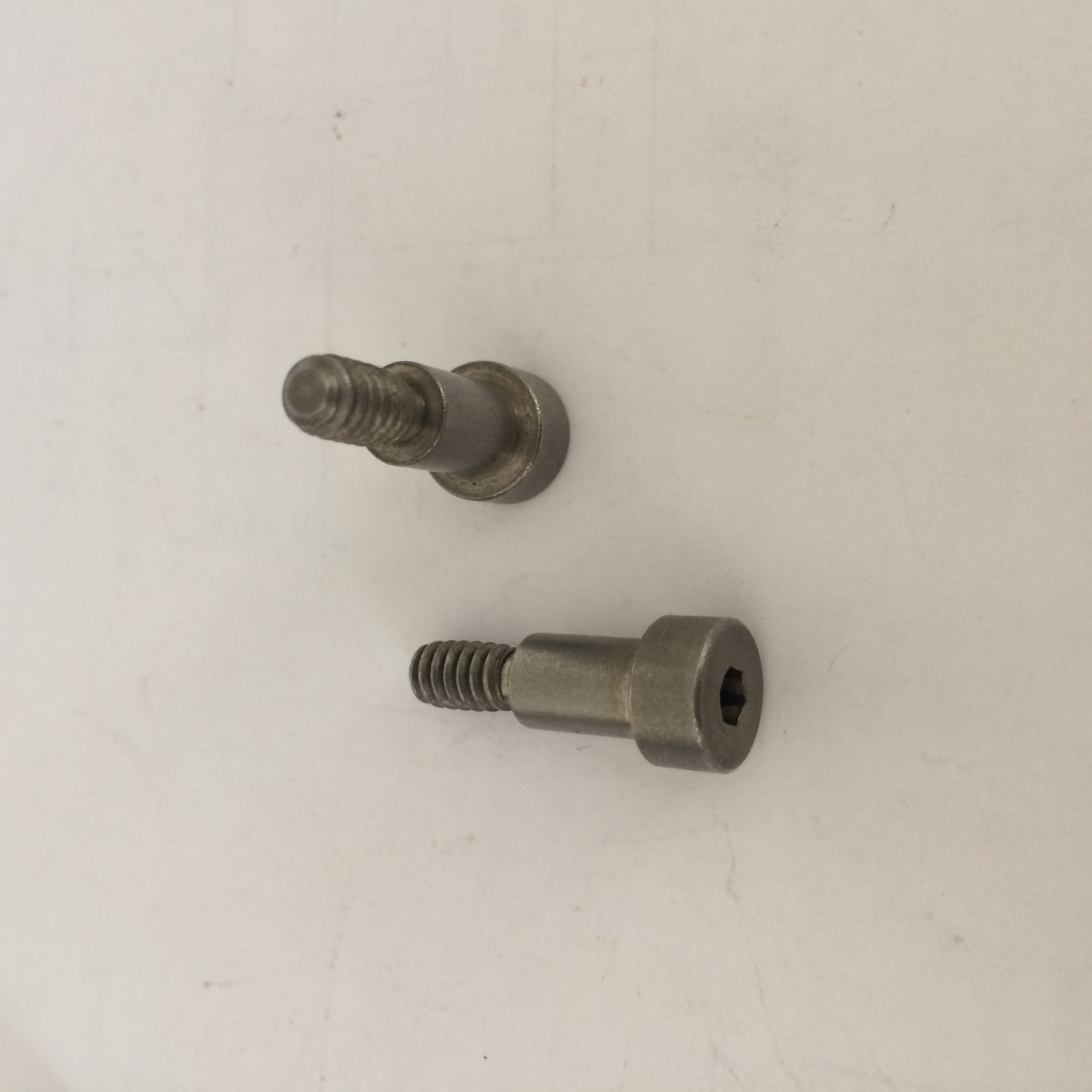 18-8 Stainless Steel Right Hand Coarse Thread Socket Drivers Shoulder Screw