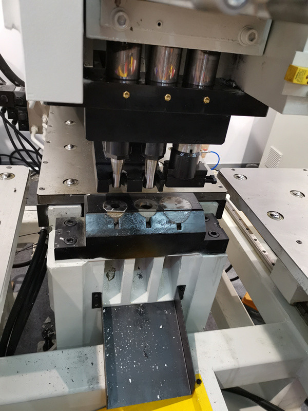 China Low Noise Steel Plate Punching Machine CNC Punching Plate Machine factory