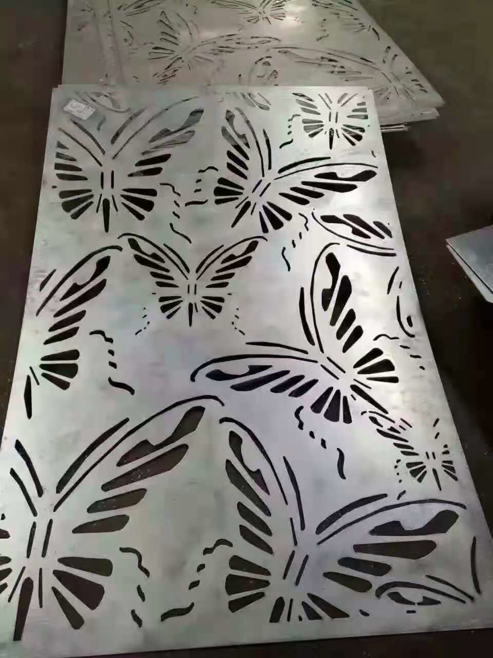 Irregular Decorative Aluminum Perforated Metal Sheet 0.5mm Thickness 2.0m Width