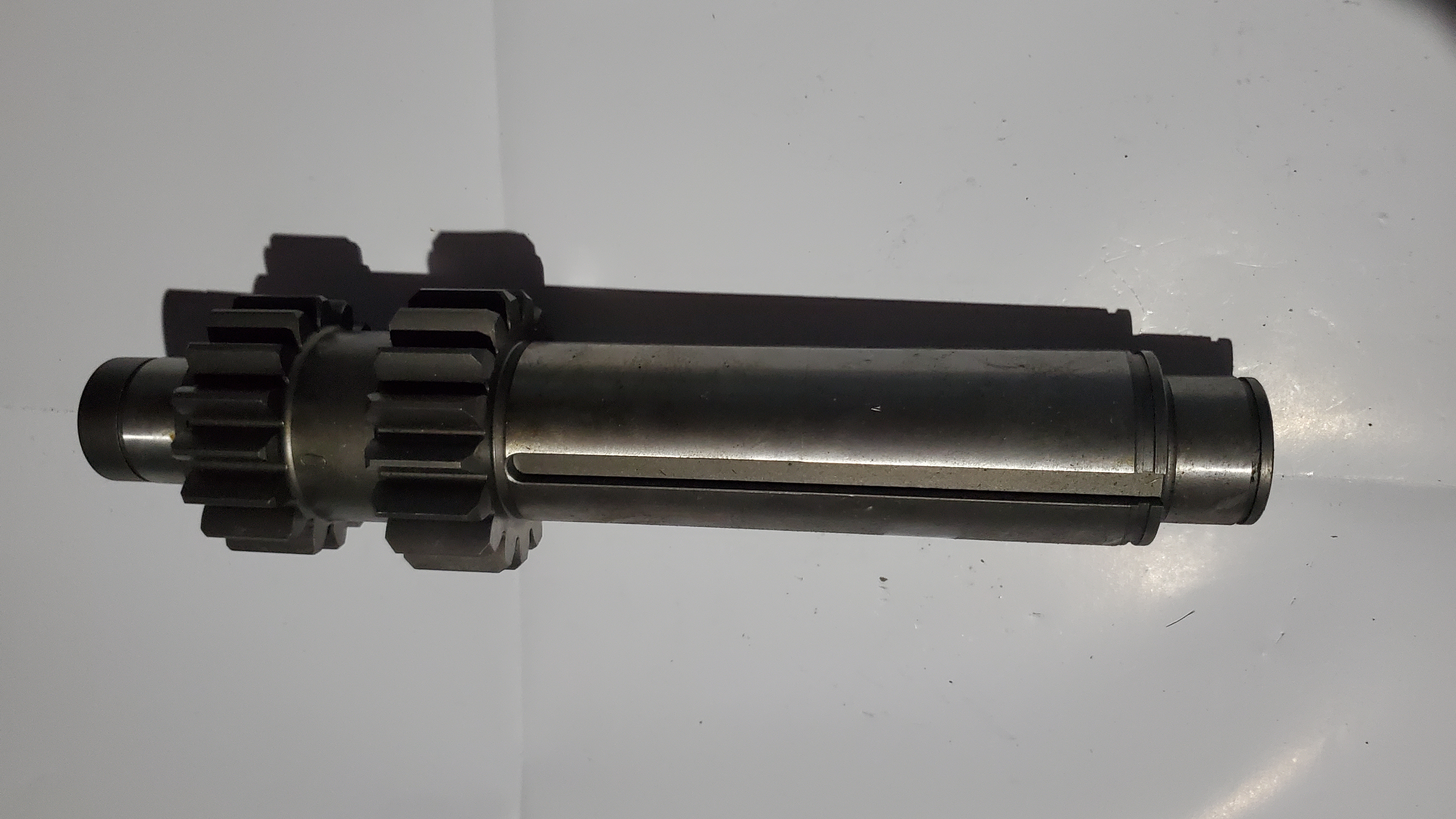 Az2210030215 Howo Truck Spare Parts Howo10 Countershaft (Right) Original Material
