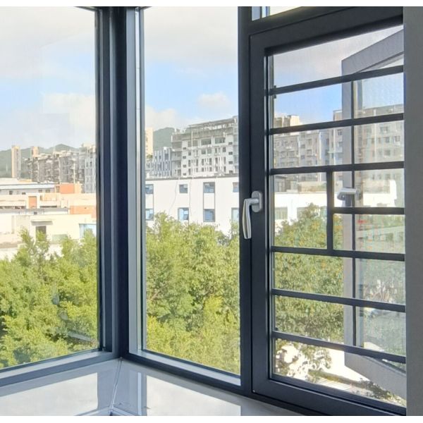 China Customizable 1.2mm Aluminum Swing Window with Lockable Multi-Point Locking and 5 Years Warranty factory