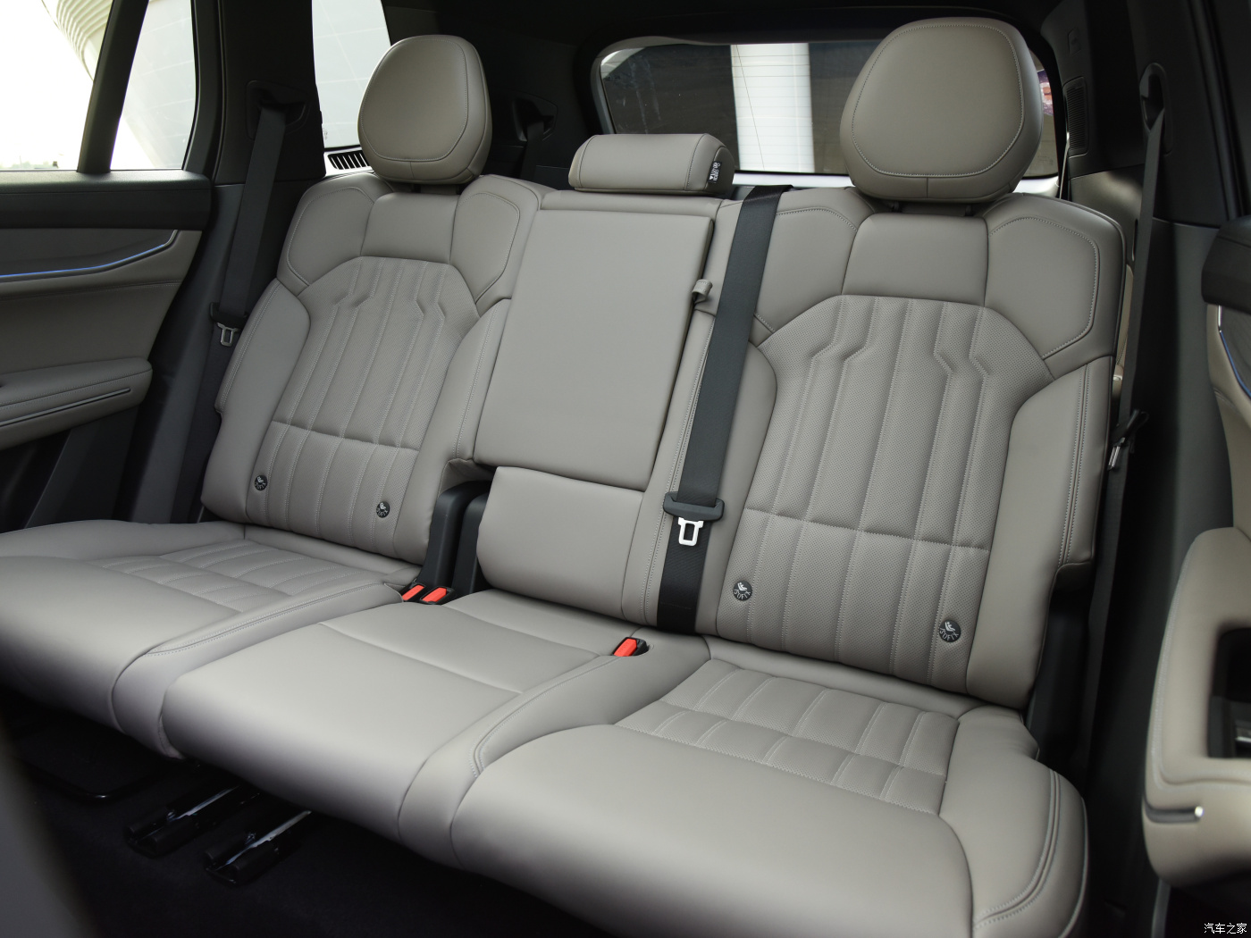 2023 Geely Lynkco 09 EM-P PHEV Petrol electric hybrid suv at with and pure electric cruising range of 150km