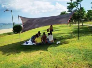 China UV Resistant Lightweight Polyethylene waterproof sheet with Reinforced Edges factory