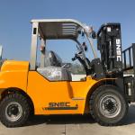5 Ton Forklift with Lifting Height 3-7m and Adjustable Cab Location