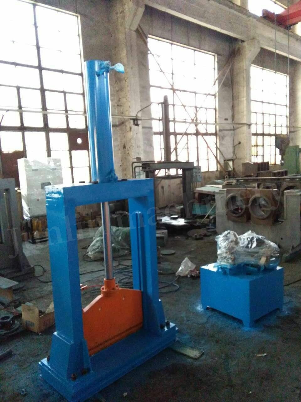 Vertical Hydraulic Single Knife Rubber Bale Cutter / Industrial Rubber Cutting