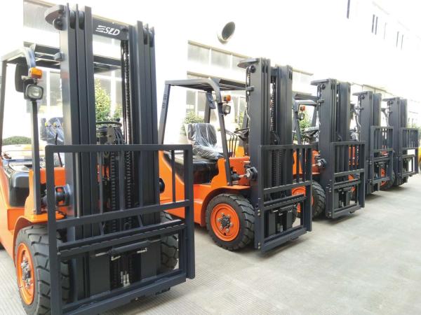 Automatic Transmission Diesel 2.5 Ton Diesel Forklift With Double / Triplex Full