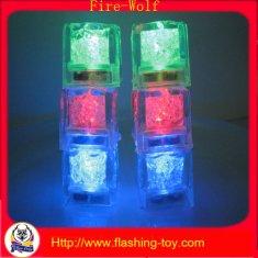 China multi color Logo Led Flashing Ice Cube For restaurant, home decoration factory