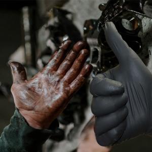 China Latex Disposable Nitrile Gloves 6 Mil Household Hand Puncture Proof Nitrile Gloves factory