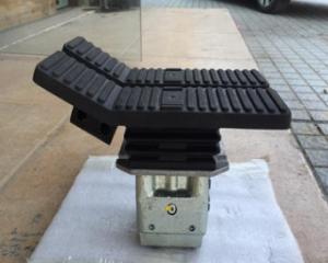 China 320 E320 Excavator Spare Parts Hydraulic Foot Pedal Valve new model Foot Valve factory