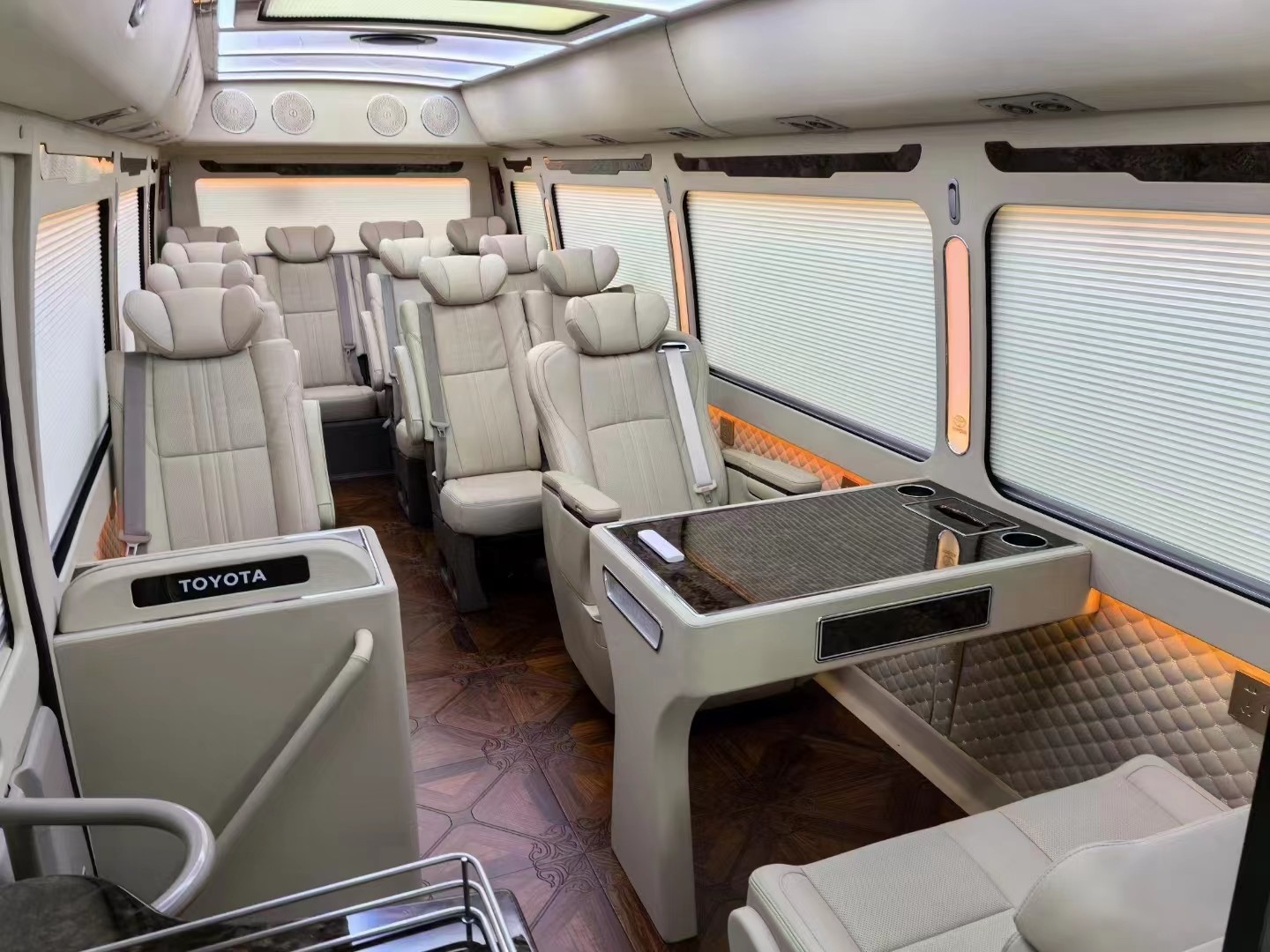 Toyota Coaster 16-Seater Tourist Bus Business Reception Bus Gasoline 4×2 Manual Transmission