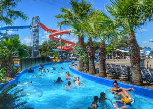 China Galvanized Steel Lazy River Water Park Red / Yellow / Green Customized factory