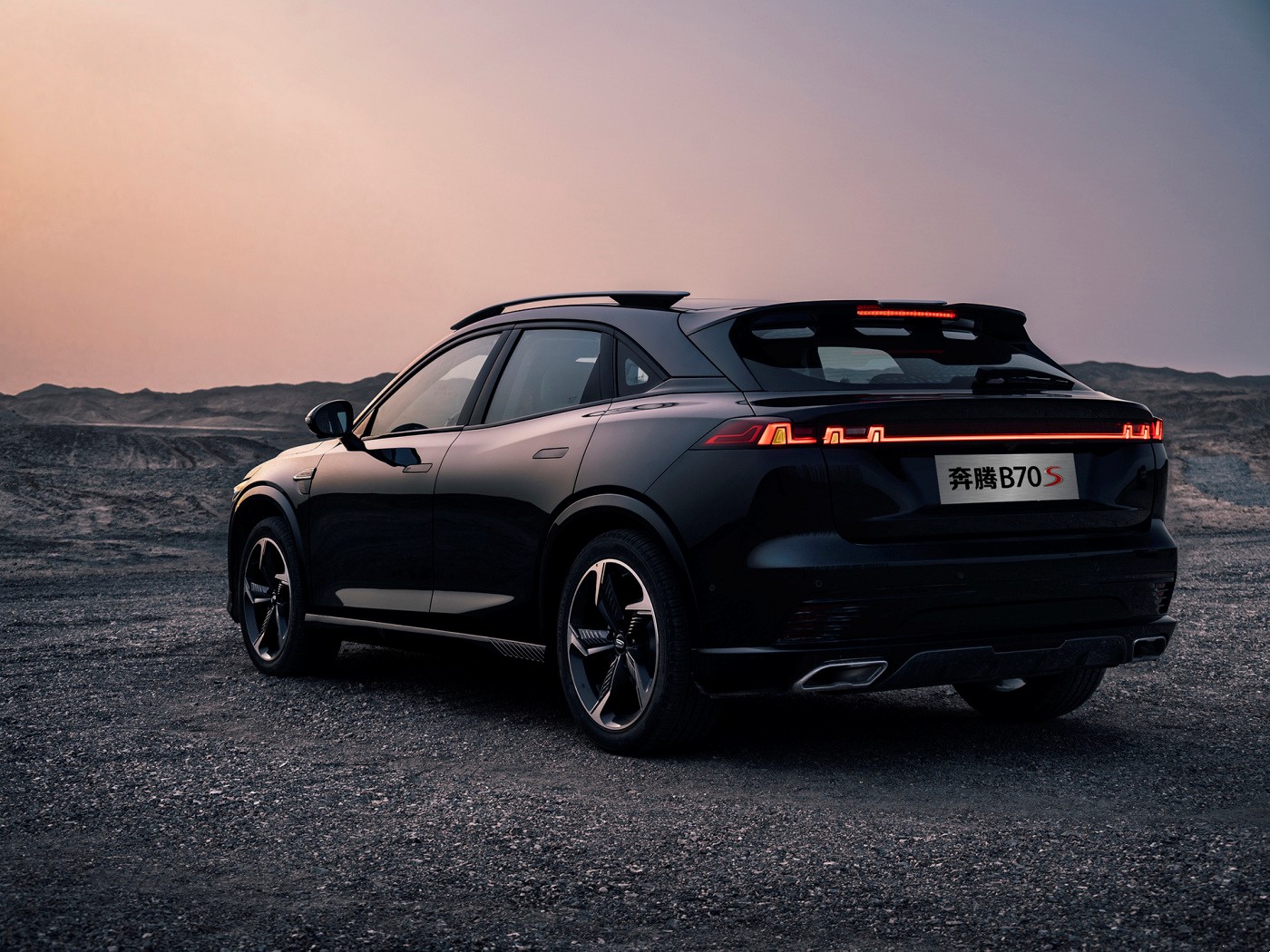 2024 Besturn B70S 's Most Popular 1.5T Universal Defender SUV Car Gasoline SUV with Electric Front Window and Rear Camera