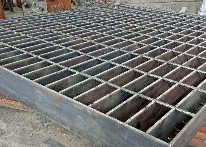 Hot Dipped Galvanized Steel Grating / Heavy Duty Metal Grid Bearing Significant