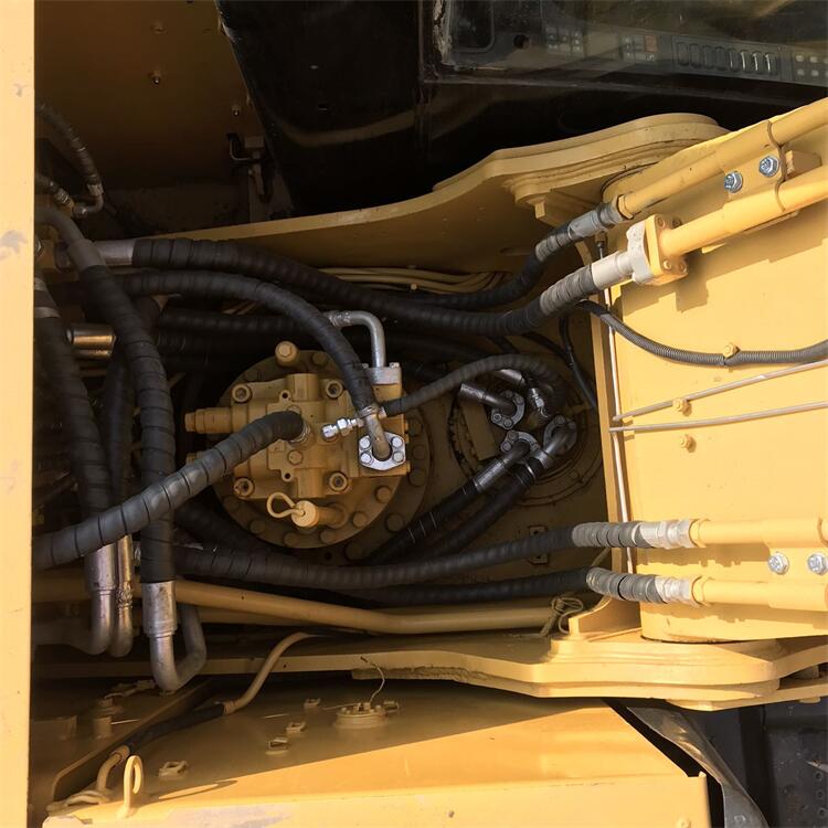 Crawler Chain Moving Type Original Japan Used CAT 323 Caterpillar Excavator at the Best