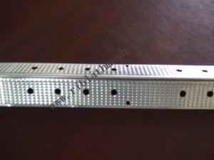 China 3cm Wing Galvanized Perforated Metal Corner Bead 0.30mm Thickness factory