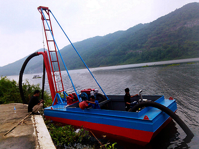 Small-Sized Capacity 6inch 400m3/h Sand Dredger with A Blue Color for River Sand Mining