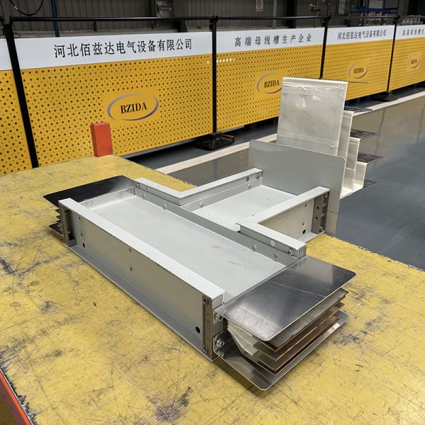 China Plug-In Bus Duct System Aluminum Busbar Trunking System Air Insulated Busbar Duct factory