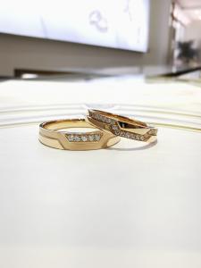China Textured 18k Wedding Pair Rings factory