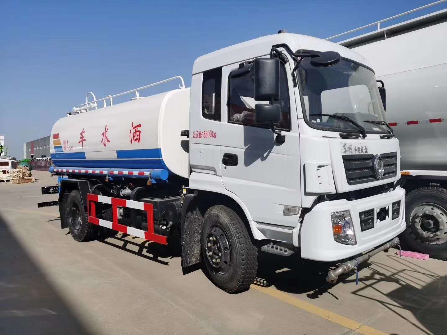 15 Cubic Metre 18 Ton Dongfeng 4x2 6x4 Water Tank Fire Truck Sprinkler Sale