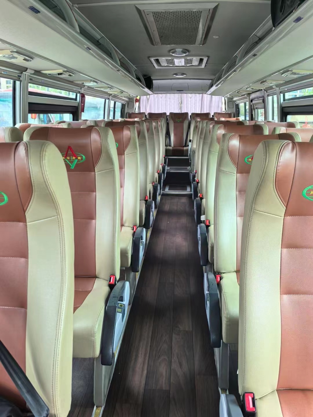 Ultimate Luxury Tour Coach Ready to Ship with Seating and Euro 5 Diesel Engine Used Bu