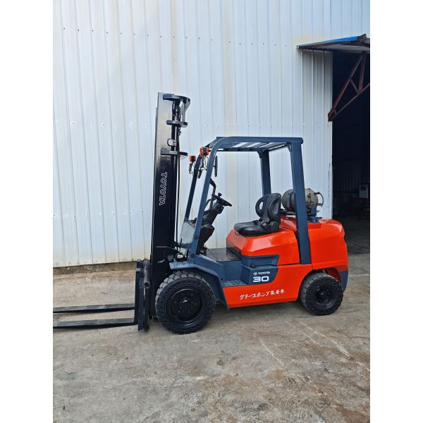 Used Toyota 30 Forklift 3 Tons 4 Meters Lifting Machine Dual Use Gas Lpg Secondhand Toyota Forklift