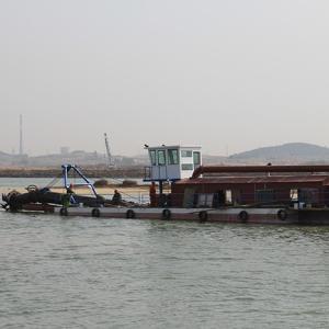 China Long Distance Discharge Sand Dredging Equipment With Diesel Oil Power Type And 20m Spud Length factory