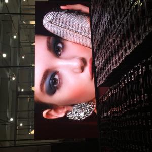 China High quality LED Display P2.5 indoor TV sdudio SMD full color wall vedios module 320x160mm aluminum cabinet 480x480mm factory