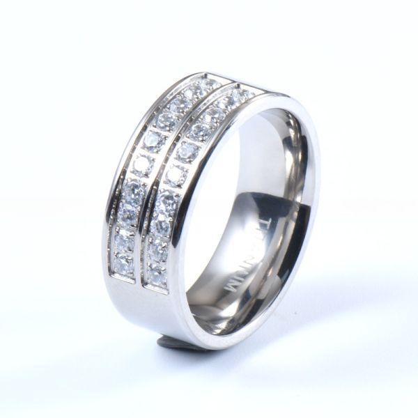 China Men Wedding Silver Titanium Rings 8mm With Cubic Zircon Inlay factory