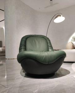 China Commercial Light 360° Rotating Chair Cowhide Luxury Office Home factory