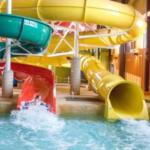 China Water Parks Fiberglass Slide Playground Equipment Water Slides for Family Outdoor Aqua Park factory