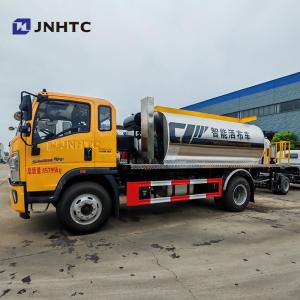 China HOWO Asphalt Spraying Equipment Trucks 4X2 160HP Intelligent Bitumen Spreader For Sale factory