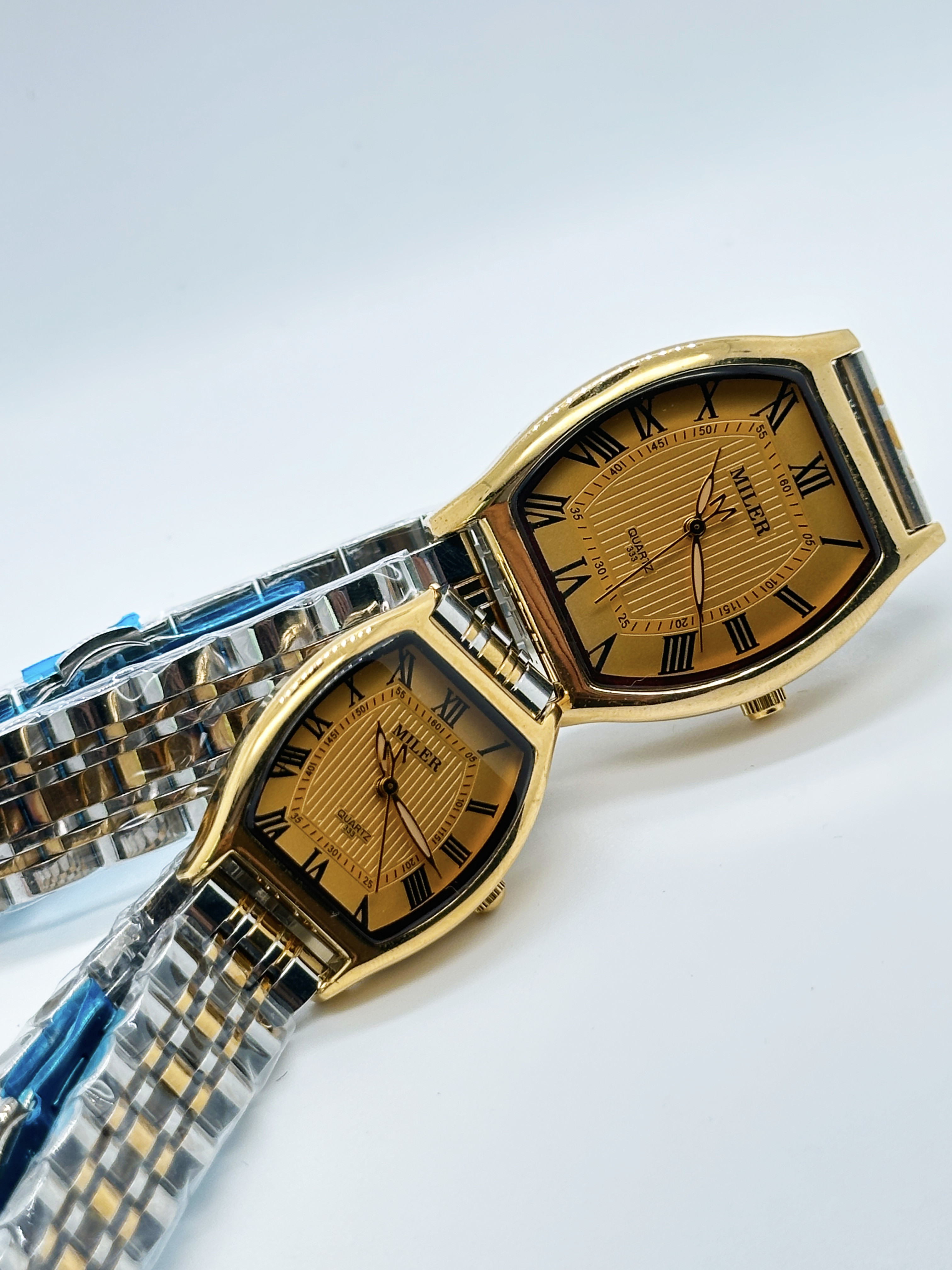 Fashion Minimalist Quartz Wrist Watch For Men And Women 30m Water Resistance