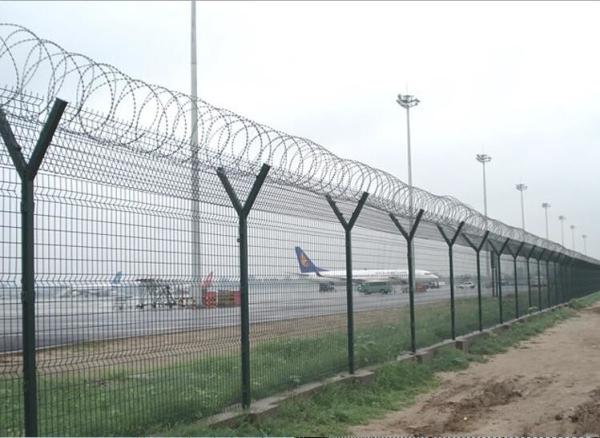 green power coated Dia 500mm BTO-22 Razor Barbed Wire Airport Security Fence 1.8
