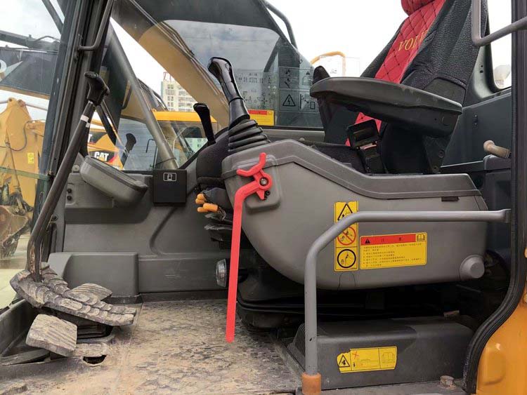 Middle Korean Original 24 Ton EC240B Used Excavator in Shanghai with 134kw Engine Volvo