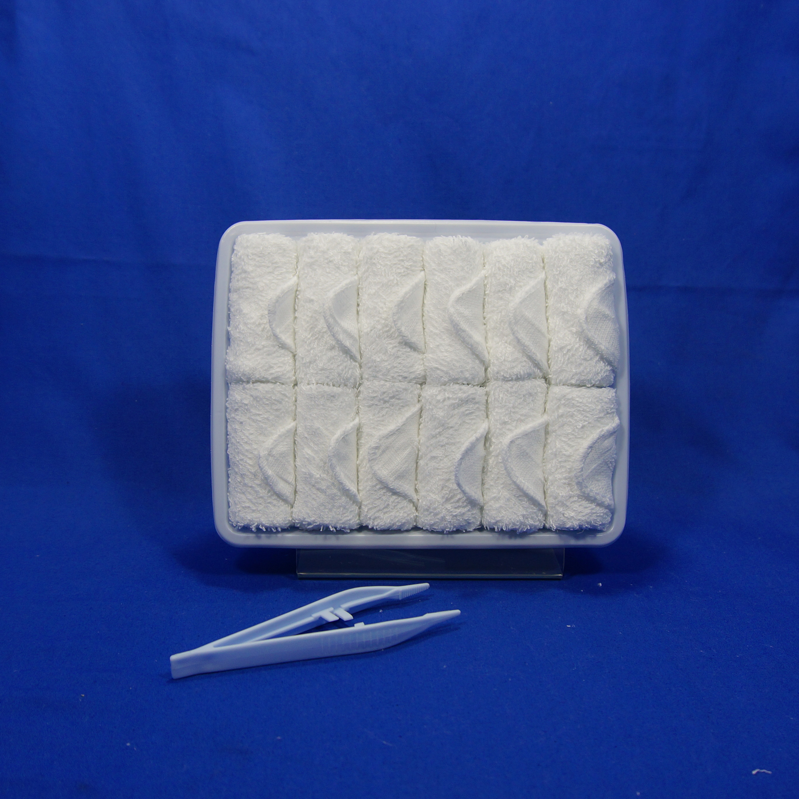 White coton disposable airline hot towel