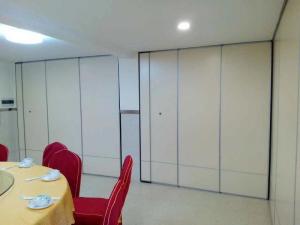 China Hotel Decorative Wooden Partition Wall , 85mm Thickness Operable Acoustic Room Dividers factory