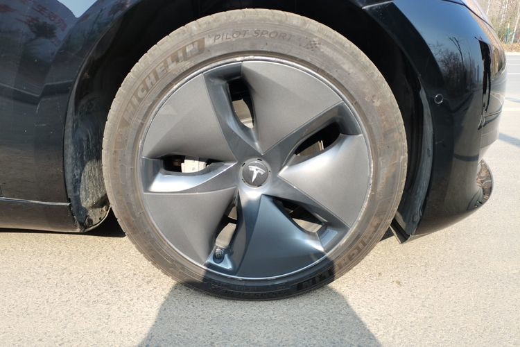 New Energy Battery Power Clean Energy High Speed 225km/H Electric Car